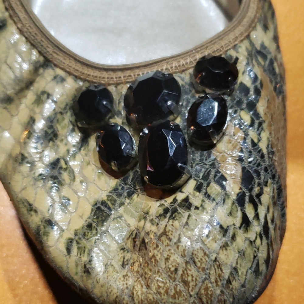 Shoes - Picture 5 of 6